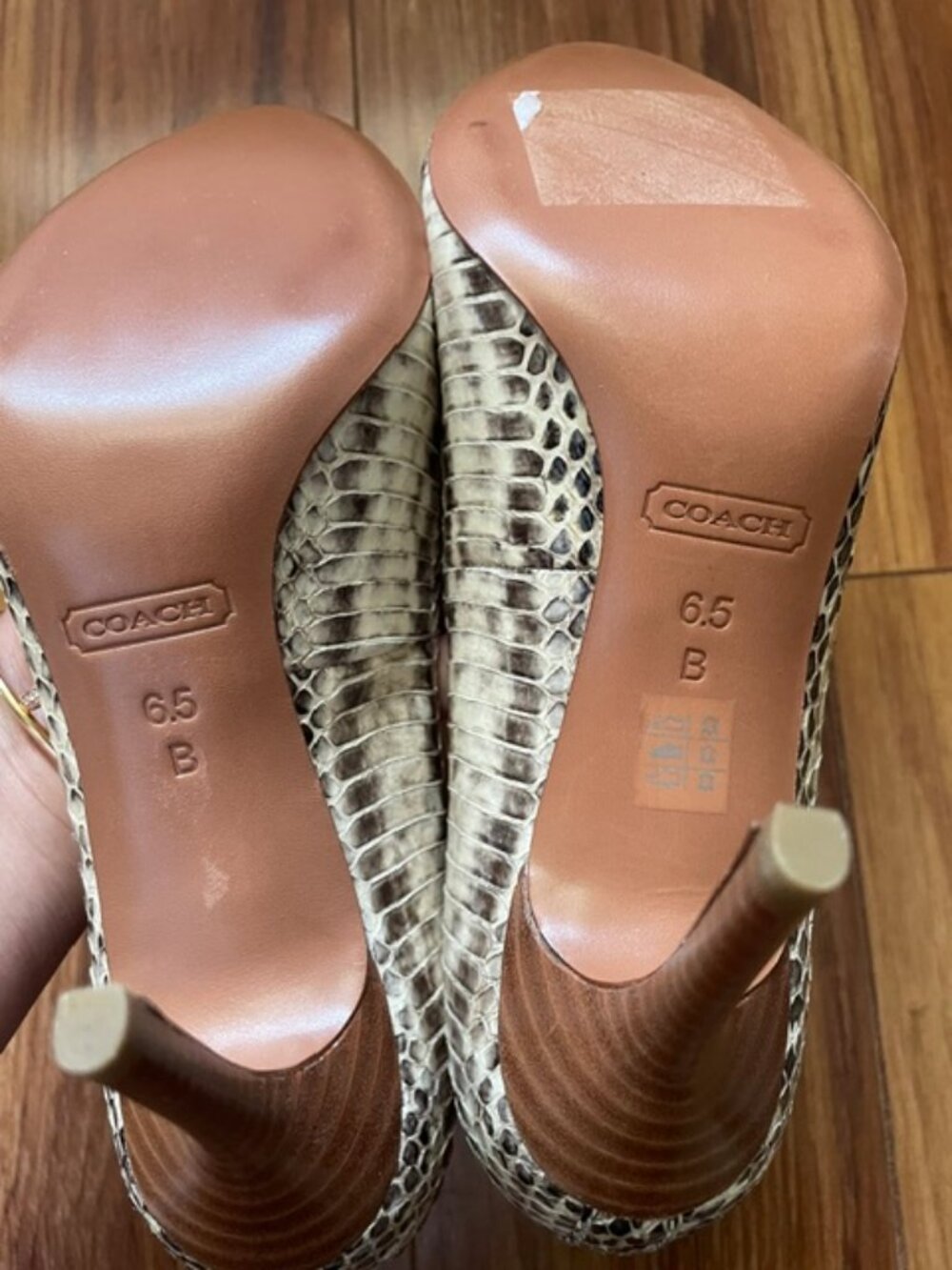 Coach Women's  Snakeskin Print Pumps Shoes, White Brown, Size 6.5 B - Picture 4 of 5